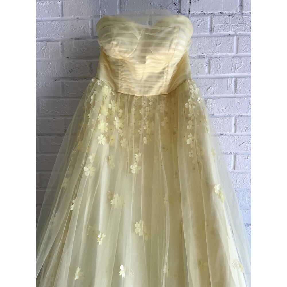 Jules & Cleo Yellow Strapless 3D Floral Tulle Gown Dress Size 8 Formal